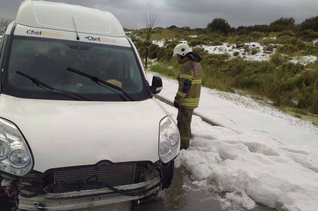 İzmir nisan ayında bembeyaz oldu: Kar yağmadı ama... 4