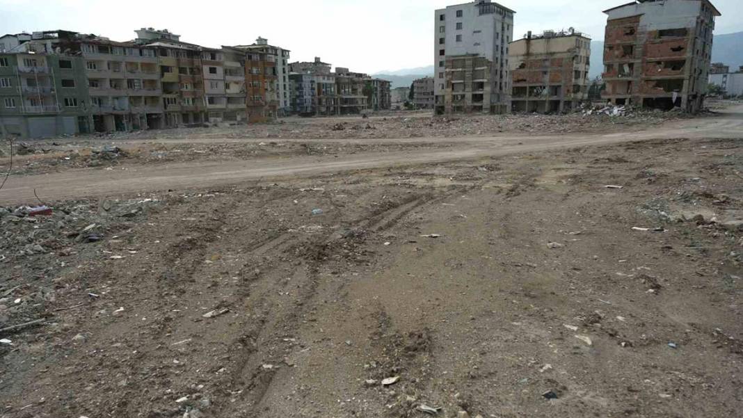 Hatay'dan yeni görüntüler: Enkazlarla dolu hayalet şehir 14