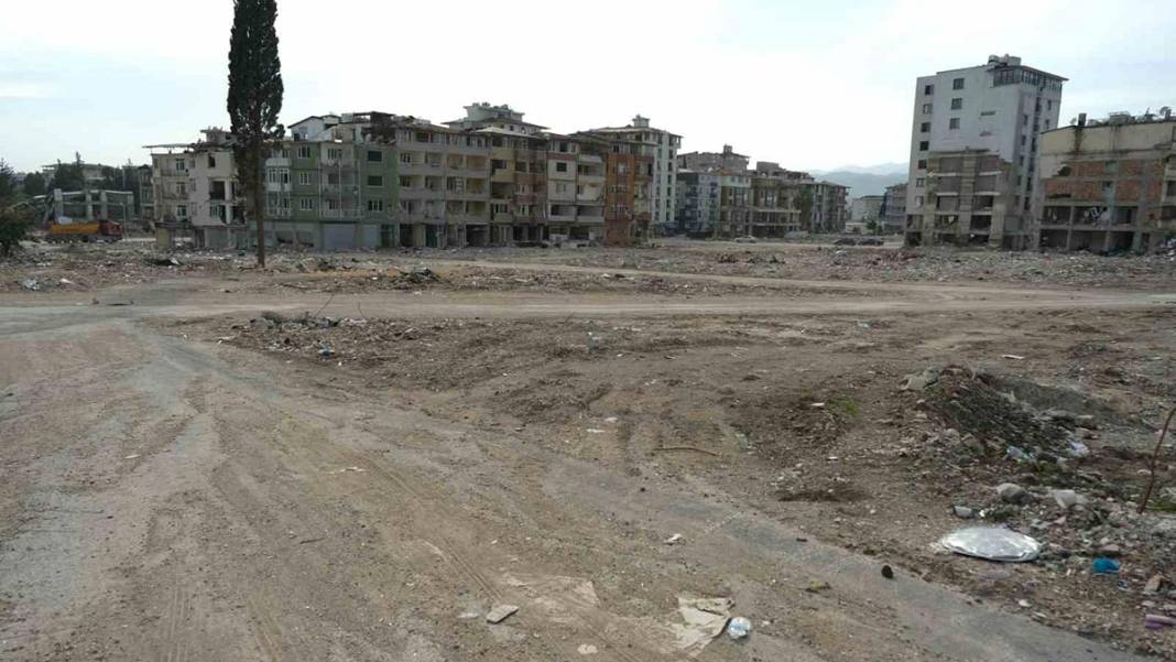 Hatay'dan yeni görüntüler: Enkazlarla dolu hayalet şehir 13