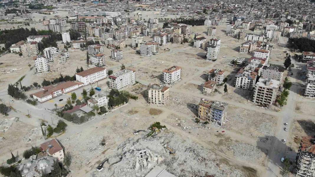 Hatay'dan yeni görüntüler: Enkazlarla dolu hayalet şehir 10