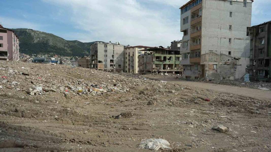 Hatay'dan yeni görüntüler: Enkazlarla dolu hayalet şehir 12
