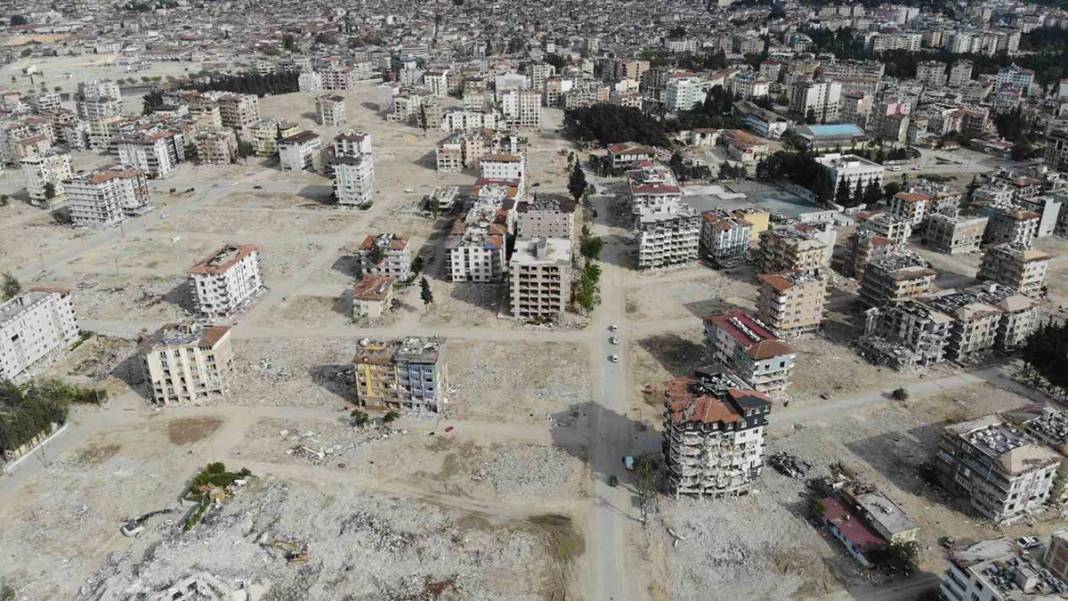 Hatay'dan yeni görüntüler: Enkazlarla dolu hayalet şehir 11