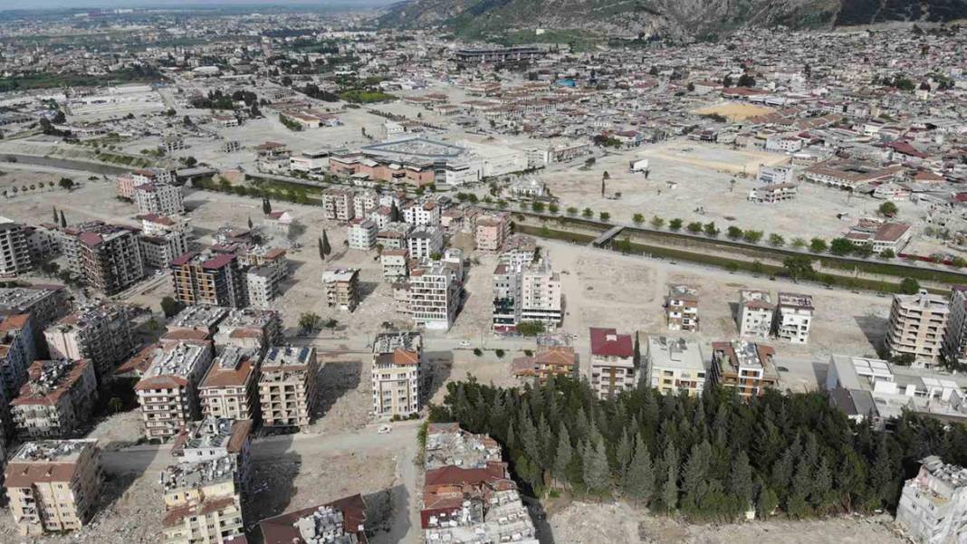 Hatay'dan yeni görüntüler: Enkazlarla dolu hayalet şehir 8