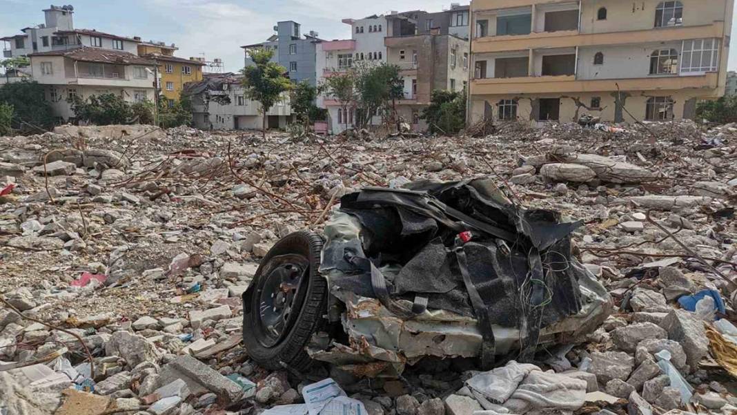 Hatay'dan yeni görüntüler: Enkazlarla dolu hayalet şehir 1
