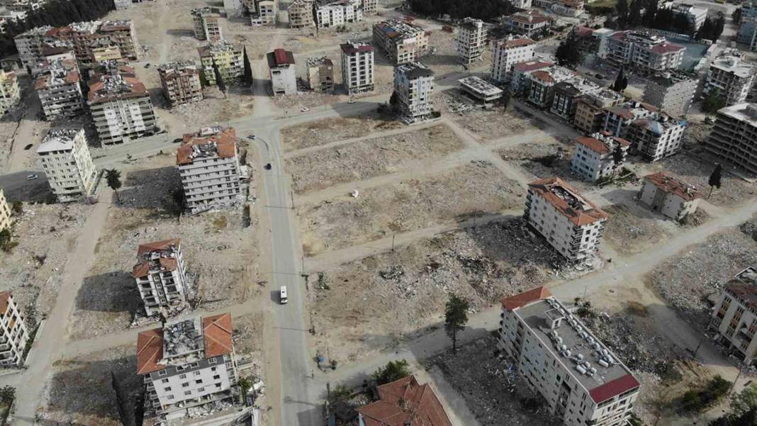 Hatay'dan yeni görüntüler: Enkazlarla dolu hayalet şehir 6