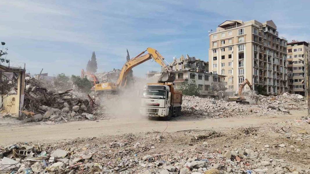 Hatay'dan yeni görüntüler: Enkazlarla dolu hayalet şehir 7