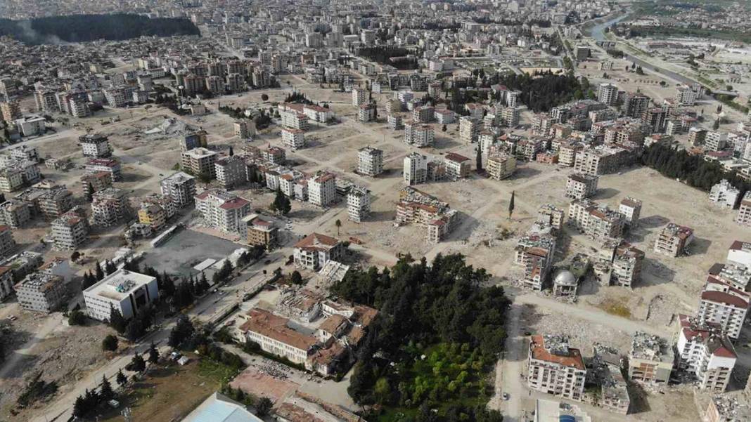 Hatay'dan yeni görüntüler: Enkazlarla dolu hayalet şehir 5