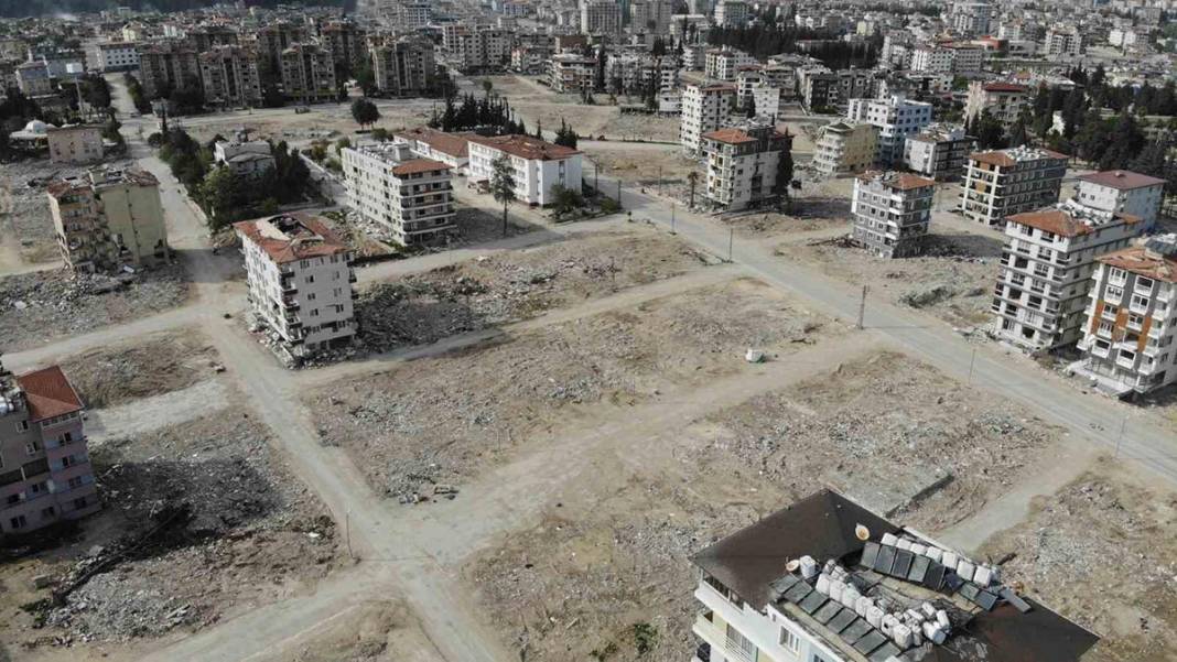 Hatay'dan yeni görüntüler: Enkazlarla dolu hayalet şehir 4