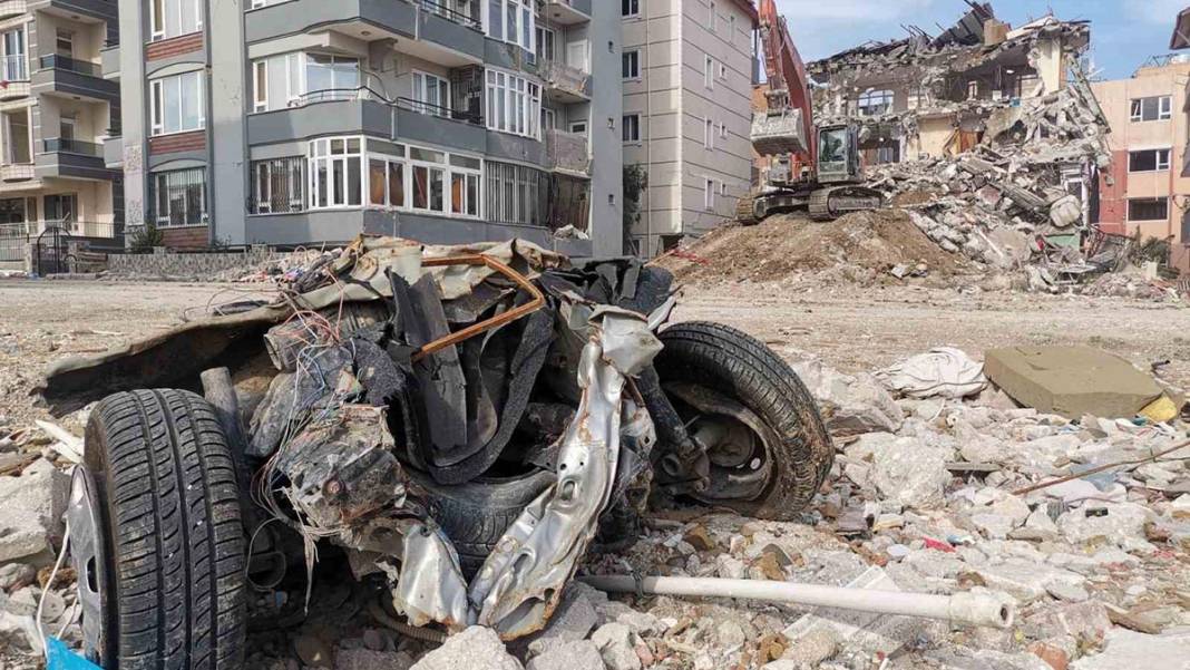 Hatay'dan yeni görüntüler: Enkazlarla dolu hayalet şehir 3