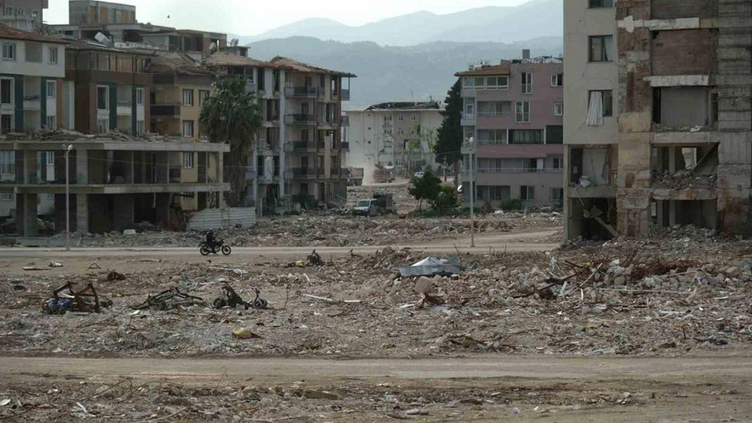 Hatay'dan yeni görüntüler: Enkazlarla dolu hayalet şehir 2