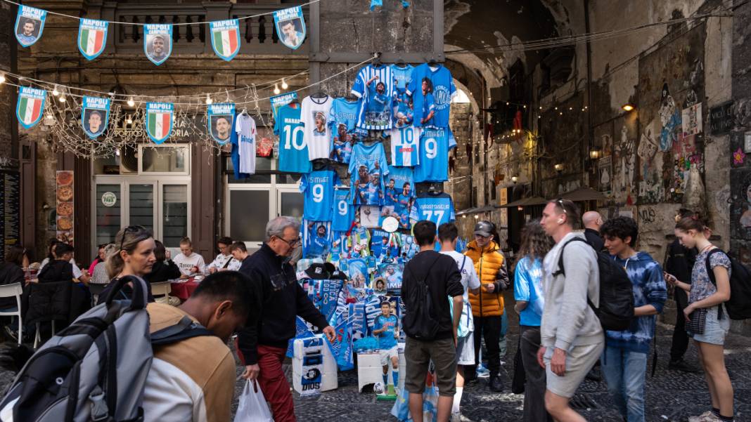 Maradona’dan sonra ilk: Napoli karnaval alanına döndü 3