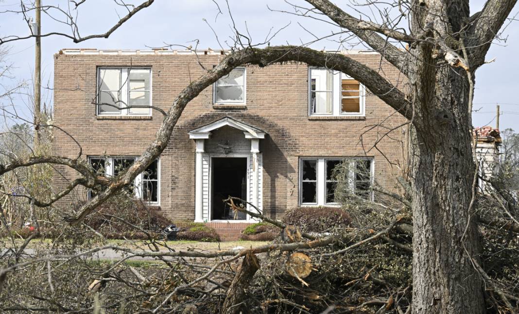 26 kişinin hayatını kaybettiği ABD’de son 24 saatte 57 hortum 32