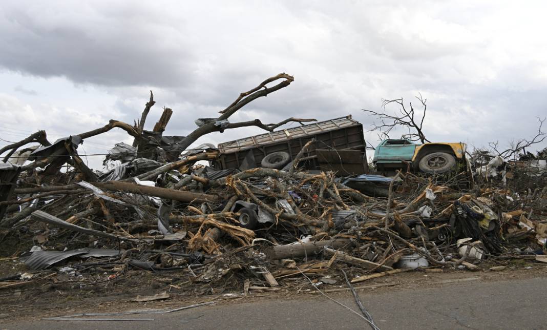 26 kişinin hayatını kaybettiği ABD’de son 24 saatte 57 hortum 29