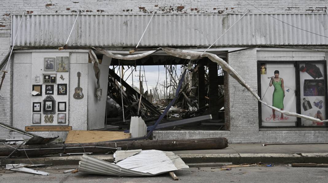 26 kişinin hayatını kaybettiği ABD’de son 24 saatte 57 hortum 28