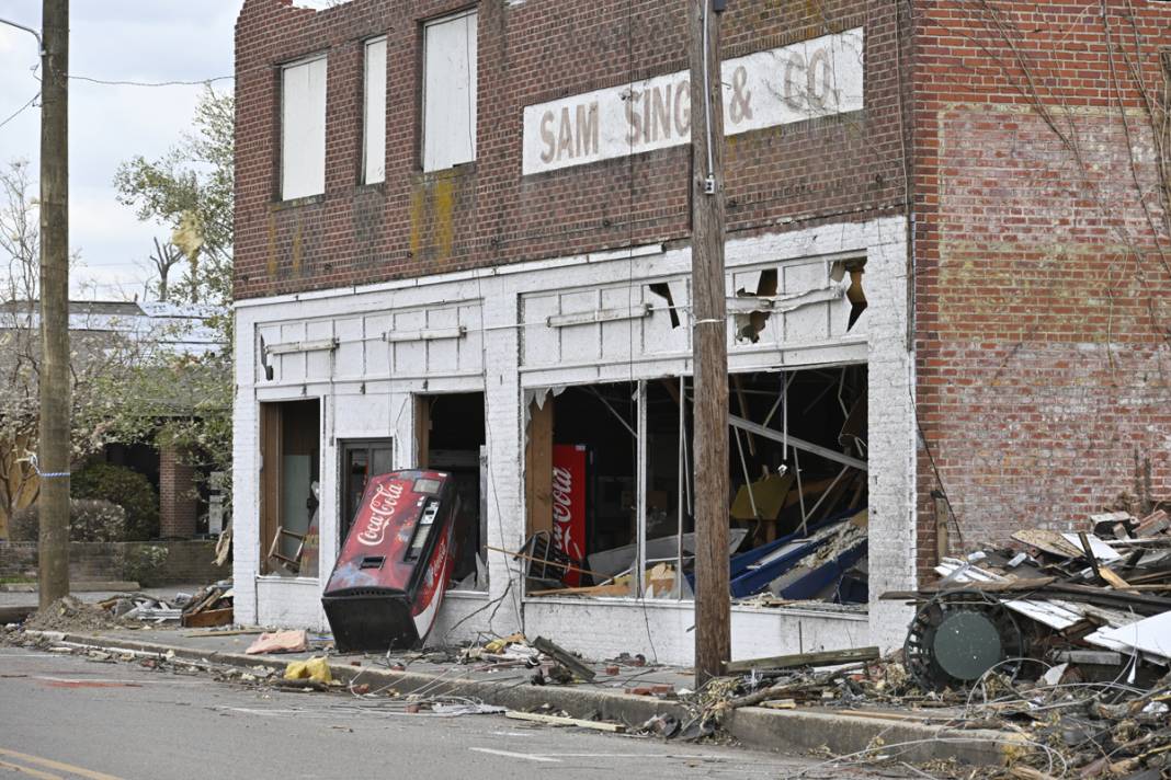 26 kişinin hayatını kaybettiği ABD’de son 24 saatte 57 hortum 23