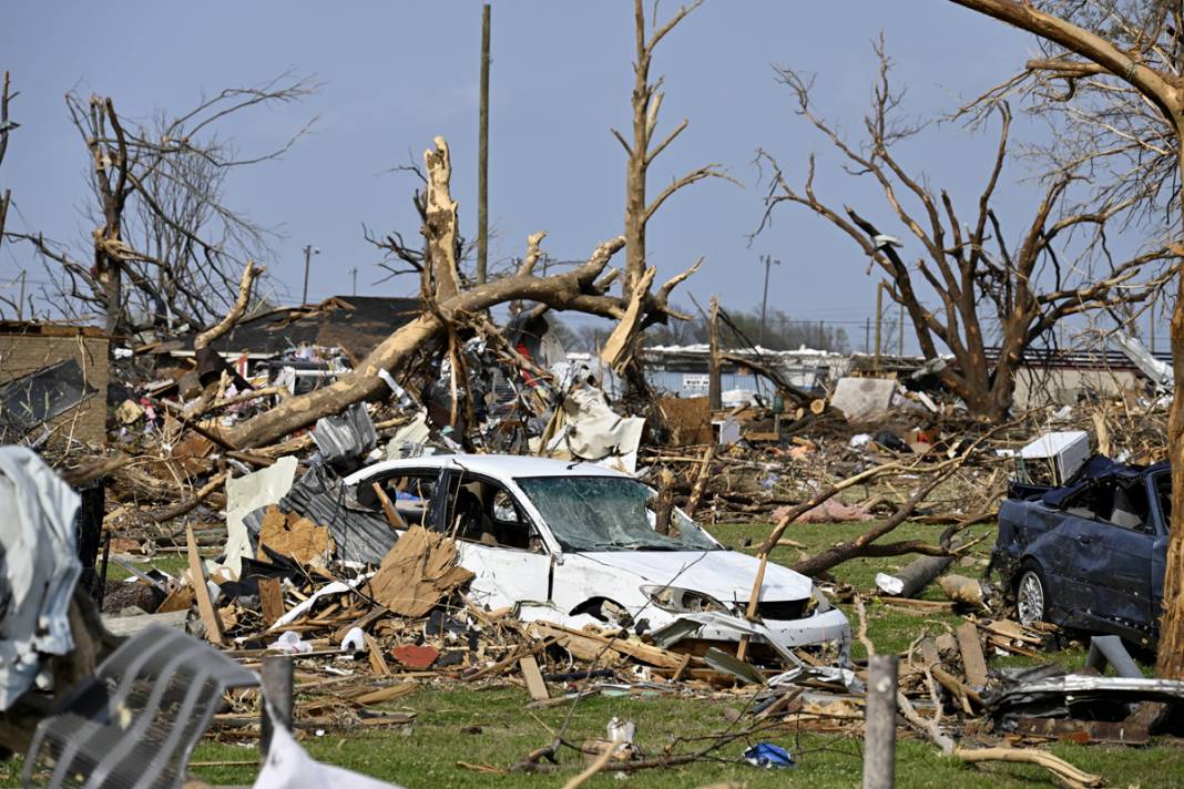 26 kişinin hayatını kaybettiği ABD’de son 24 saatte 57 hortum 15