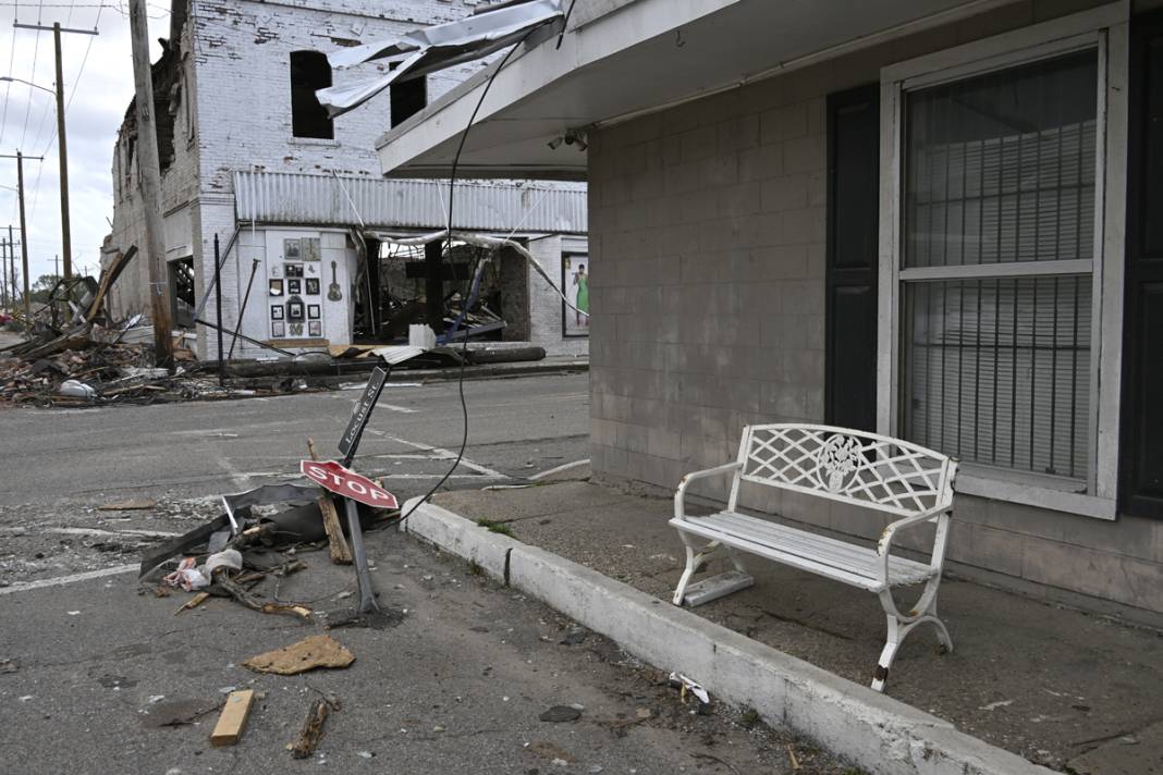 26 kişinin hayatını kaybettiği ABD’de son 24 saatte 57 hortum 14