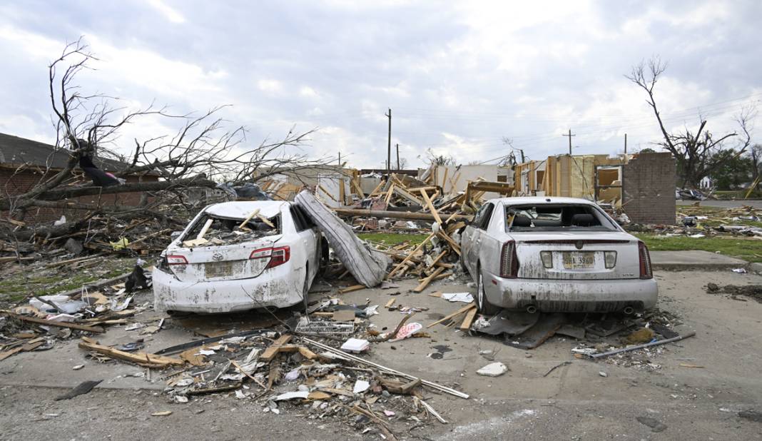 26 kişinin hayatını kaybettiği ABD’de son 24 saatte 57 hortum 12