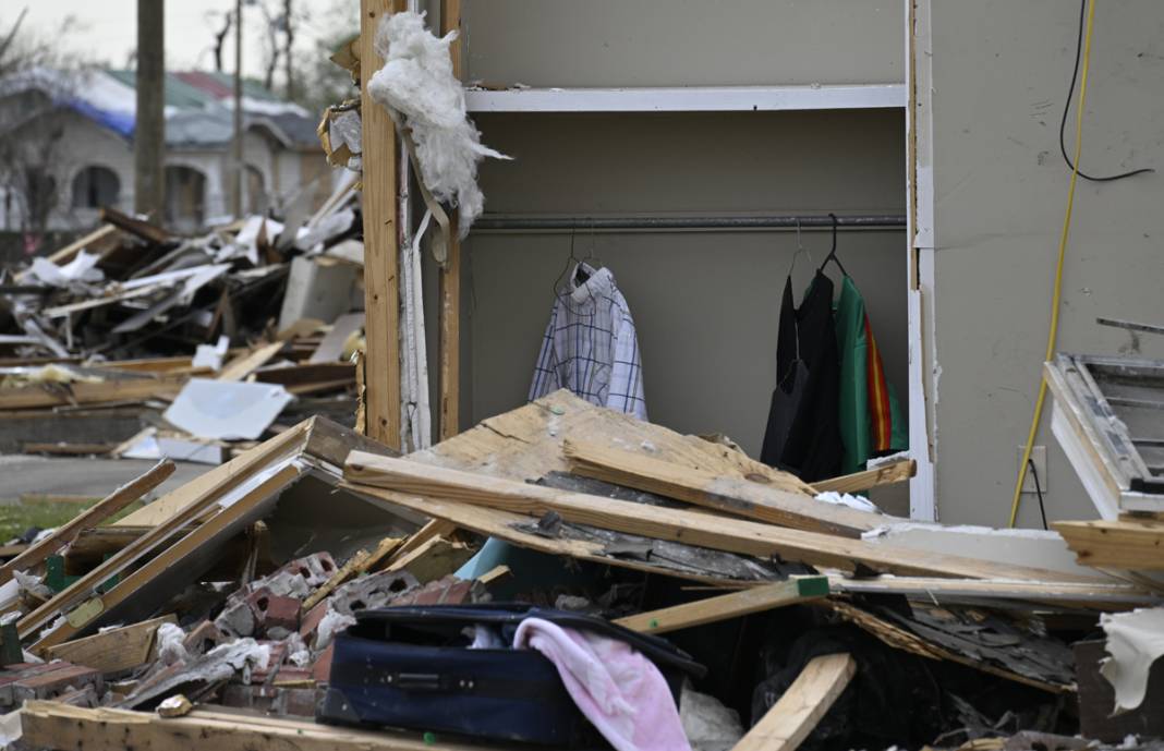 26 kişinin hayatını kaybettiği ABD’de son 24 saatte 57 hortum 11