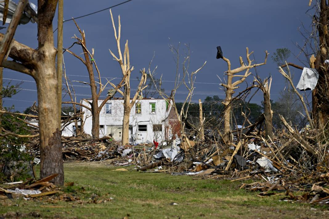 26 kişinin hayatını kaybettiği ABD’de son 24 saatte 57 hortum 4