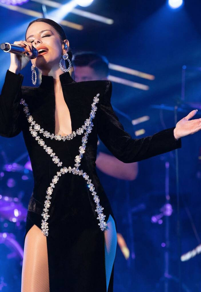 Simge Sağın'ın cesur pozları görenleri mest etti! Bakan bir daha bakıyor: Bu güzellik halis mi? 2