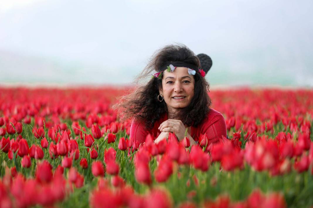 15 günlük lale devrine ziyaretçi akını: Bir yanda karlı dağlar bir yanda bahar 9