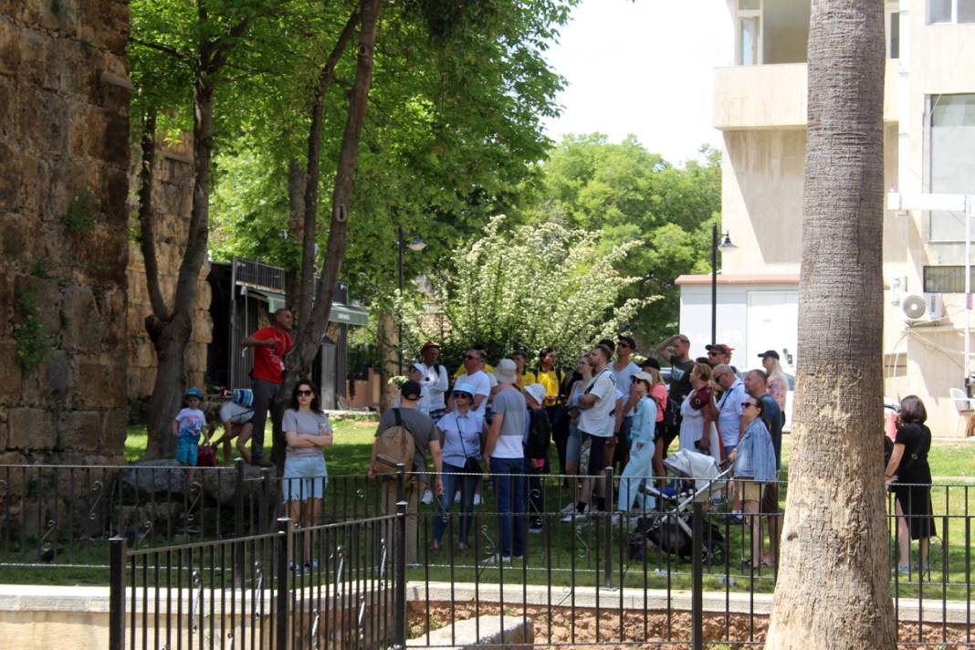 1893 yıllık Hadrianus Kapısı'nın son hali isyan ettirdi 5