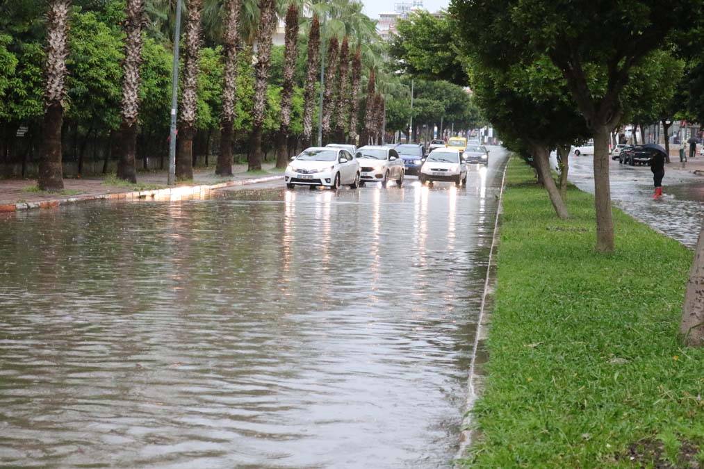 Antalya ve Mersin yerle bir oldu: Sel bastı hortum oluştu 20