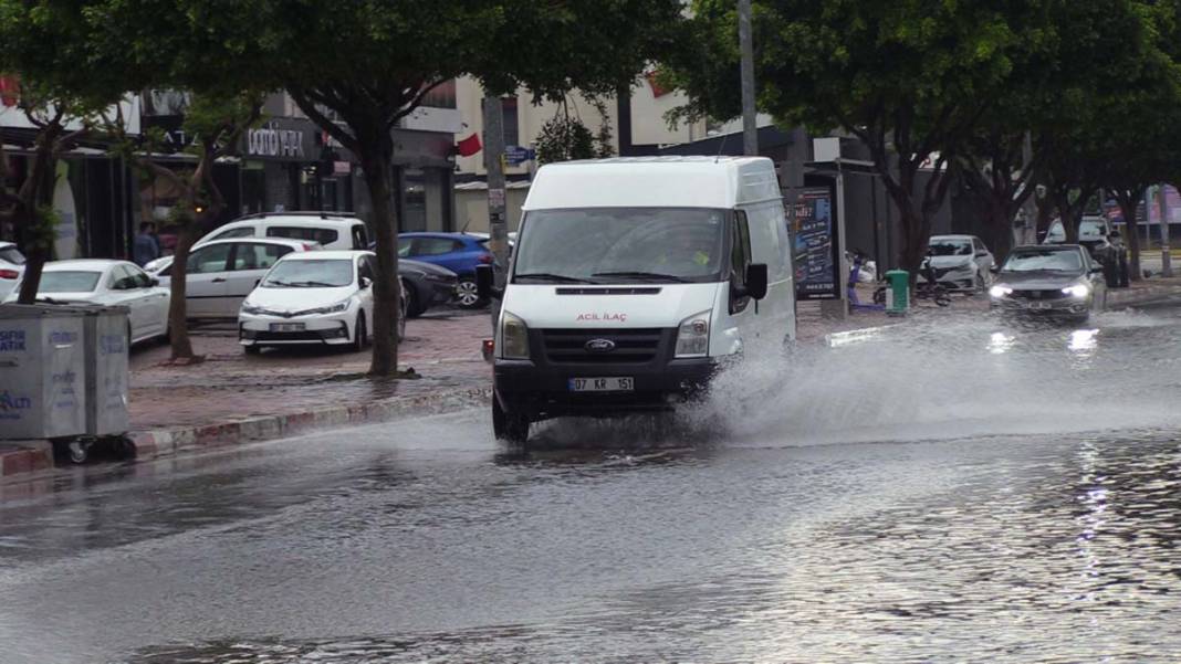 Antalya ve Mersin yerle bir oldu: Sel bastı hortum oluştu 16