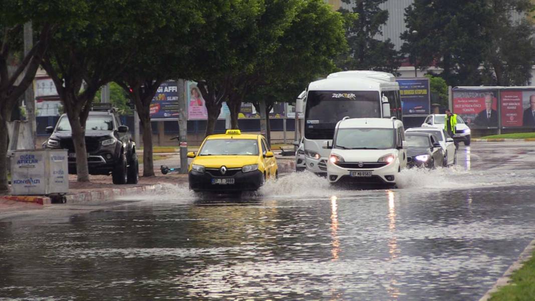 Antalya ve Mersin yerle bir oldu: Sel bastı hortum oluştu 17