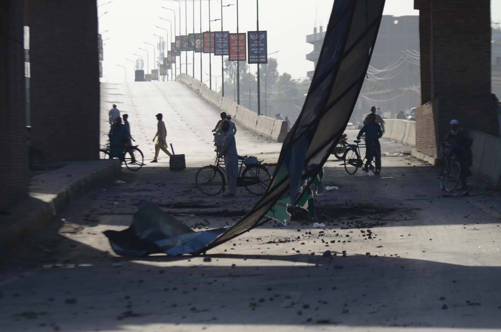 Pakistan'da İmran Han gerginliği artıyor: 5 ölü, 40 yaralı, bin gözaltı 2