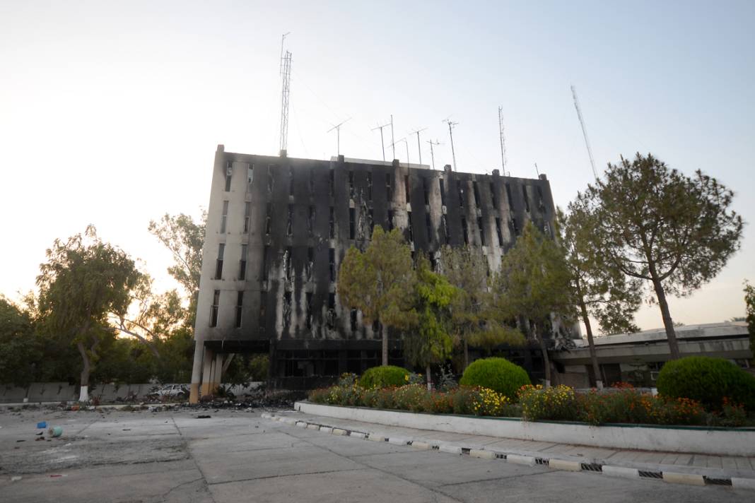 Pakistan'da 'İmran Han' ateşi büyüyor: 9 ölü, 300'e yakın yaralı 6