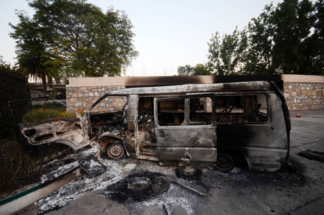 Pakistan'da 'İmran Han' ateşi büyüyor: 9 ölü, 300'e yakın yaralı 4