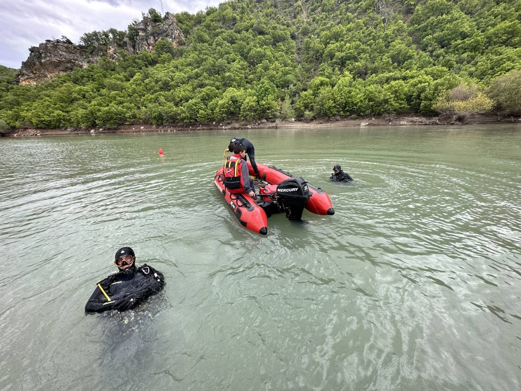 Bölge didik didik: Azad'dan 21 gündür haber yok 11
