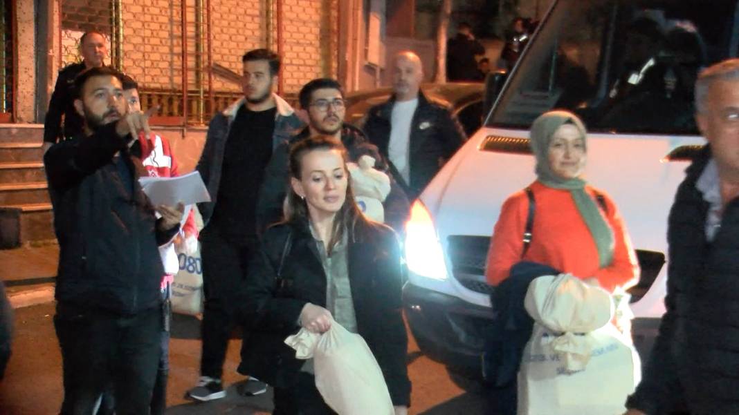 Oylar ilçe seçim kurullarına getirilmeye başladı 6