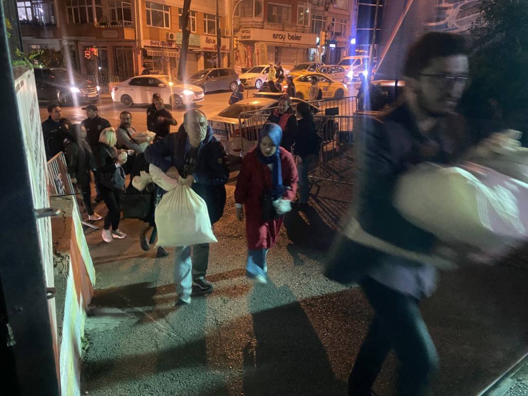 Oylar ilçe seçim kurullarına getirilmeye başladı 1