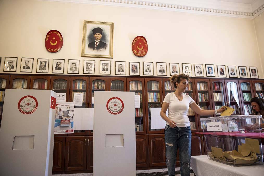 Yurt dışında ikinci tura yoğun ilgi: Sandıklar bugün kapanıyor 17