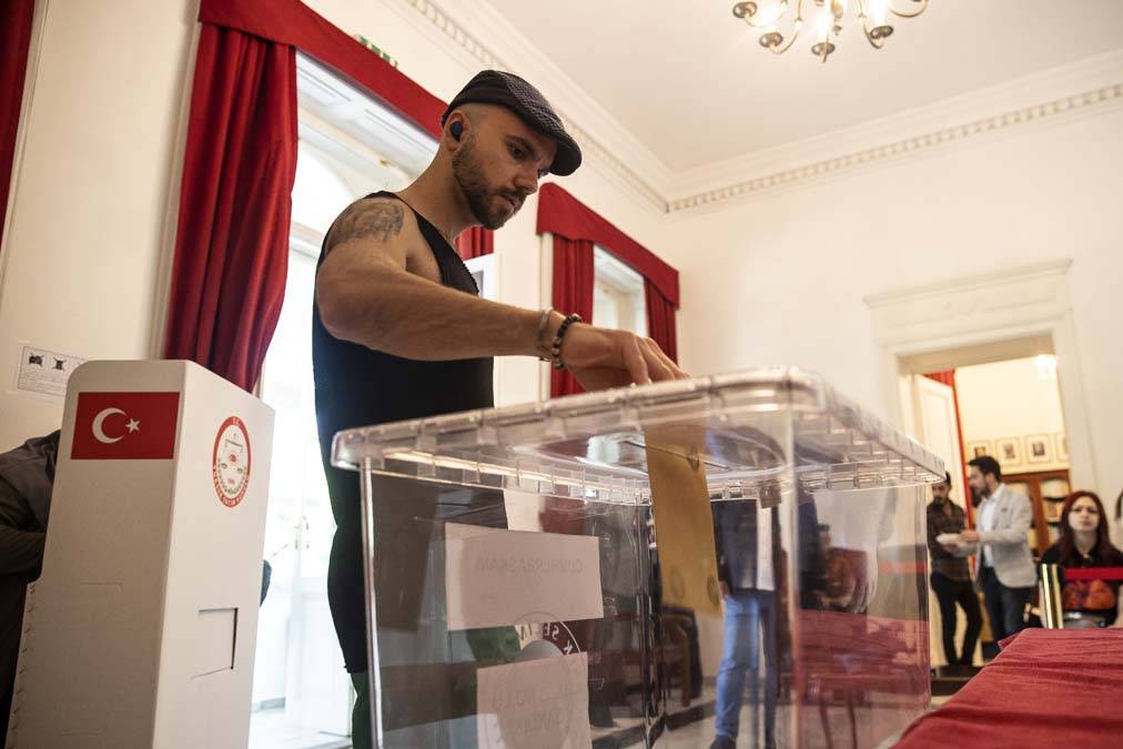 Yurt dışında ikinci tura yoğun ilgi: Sandıklar bugün kapanıyor 16