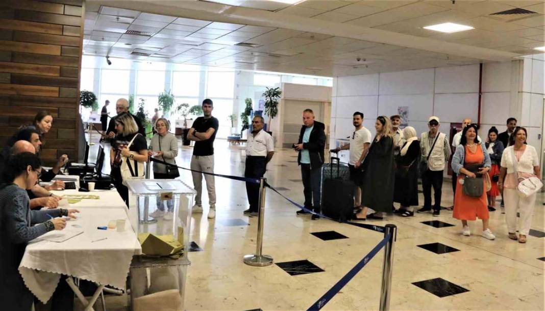 Yurt dışında ikinci tura yoğun ilgi: Sandıklar bugün kapanıyor 9
