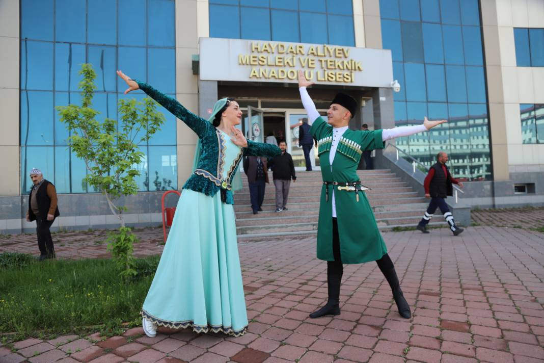 Sandık başından ilginç manzaralar 10