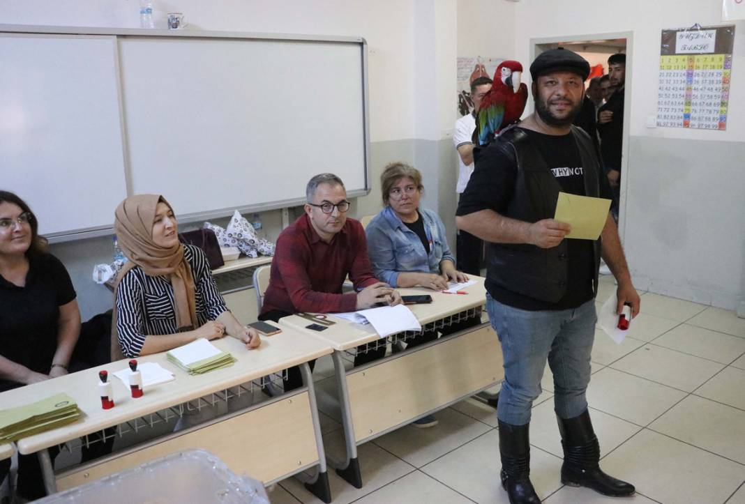 Sandık başından ilginç manzaralar 6