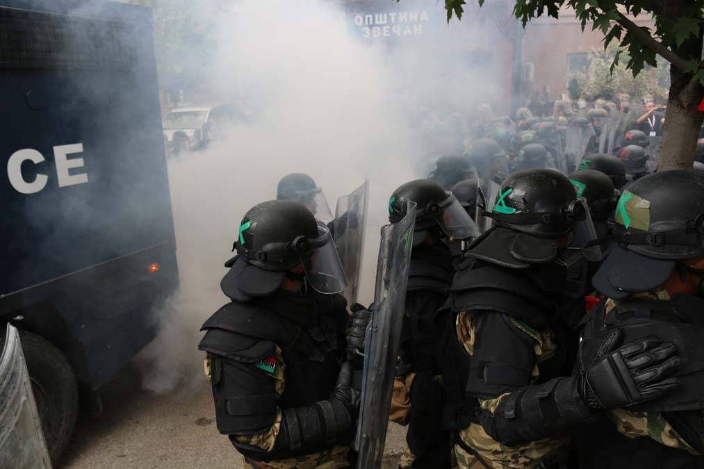 Kosova'da gerginlik devam ediyor: Sırplar ve NATO askerleri arasında çatışma 2