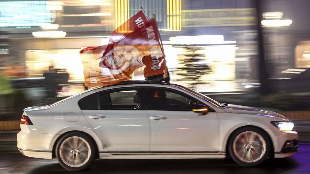 Sarı kırmızılılar sokağa döküldü: Türkiye'nin dört bir yanında coşkulu kutlama 11