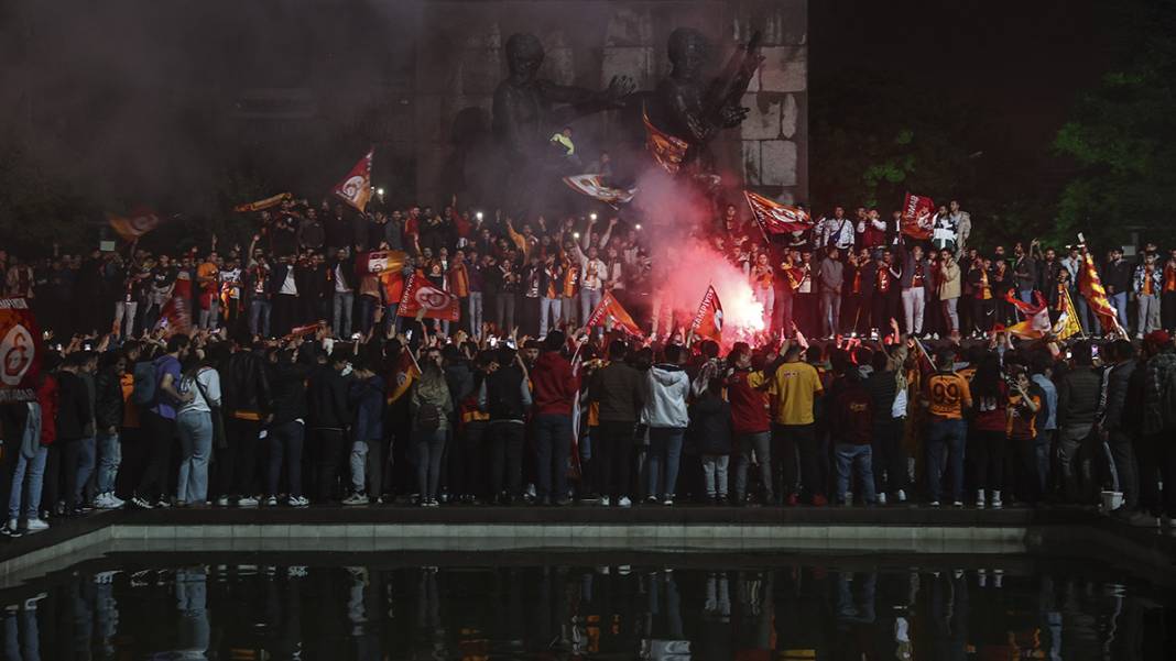 Sarı kırmızılılar sokağa döküldü: Türkiye'nin dört bir yanında coşkulu kutlama 4