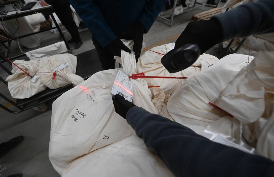 30 güvenlik kamerası izledi, özel plastik kelepçeyle kapatıldı: 14 Mayıs pusulaları yola çıktı 4