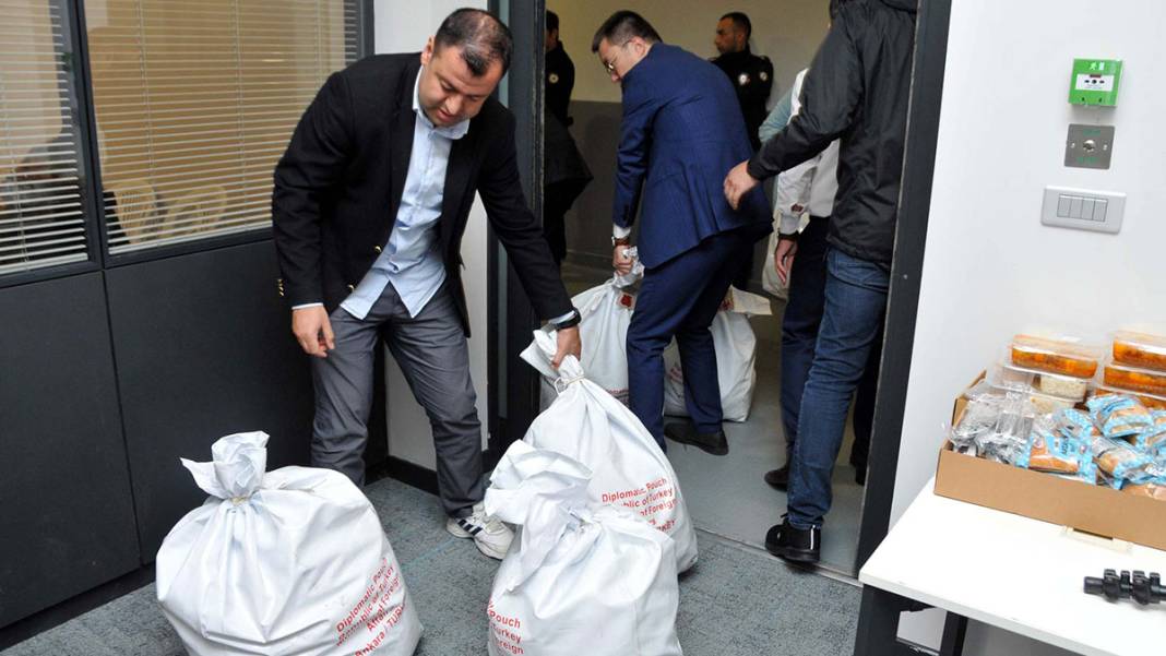 Yurt dışında kullanılan oylar özel çuvallarla Türkiye'de 2