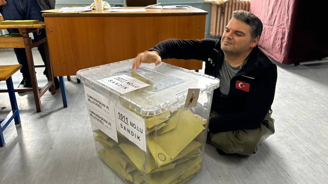 Yurttan seçim manzaraları: Genç yaşlı, yöresel kıyafetli bütün vatandaşlar sandık başında 4