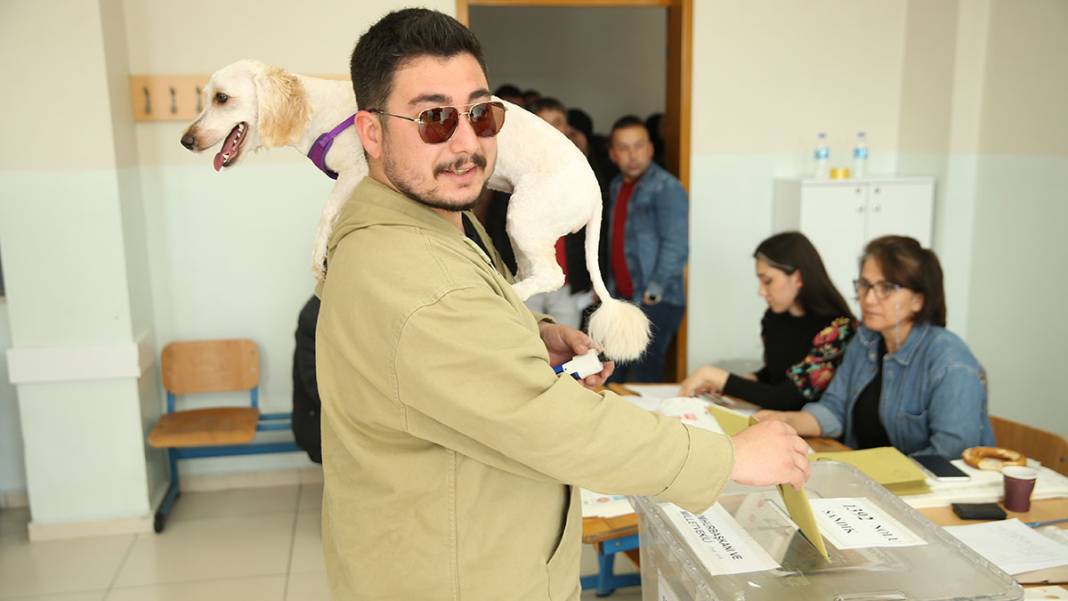 Yurttan seçim manzaraları: Genç yaşlı, yöresel kıyafetli bütün vatandaşlar sandık başında 2