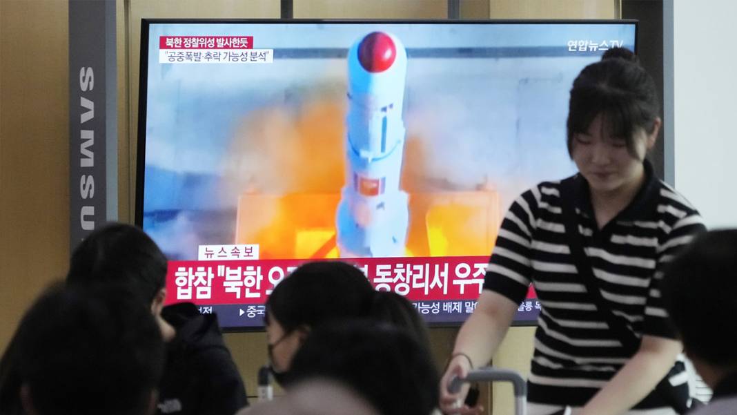 Kuzey Kore ve Japonya'da sirenler susmadı: Askeri keşif uydusu denize düştü 5