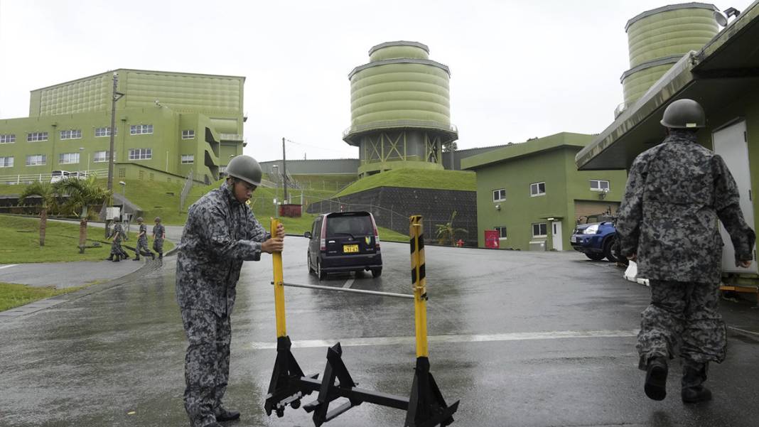 Kuzey Kore ve Japonya'da sirenler susmadı: Askeri keşif uydusu denize düştü 2